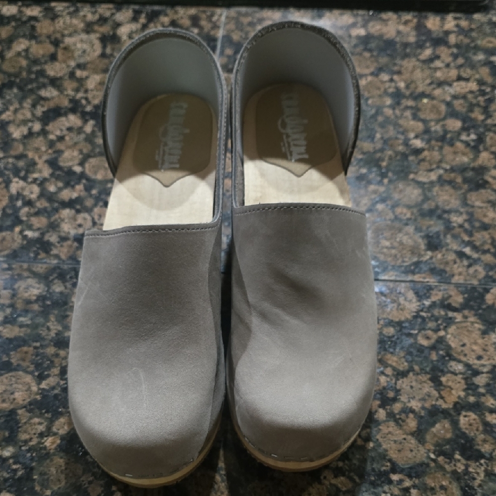 Nwot Sandgrens  Leather Clogs sz 41